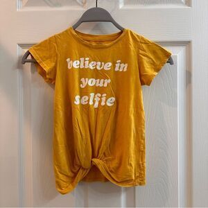 WonderNation"Believe in your selfie" yellow/white speckled twist front SS sz 4/5